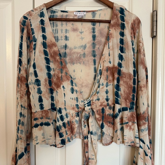 VENUS Tops - Tie dye open front tie at waist.